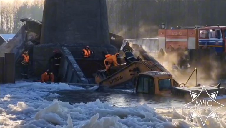 Пролёт моста через Нёман рухнул в Лидском районе Мост рухнул в Лидском районе