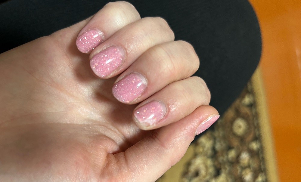 Девушка пожаловалась на маникюр. Соцсети бурно отреагировали Девушка пожаловалась на маникюр