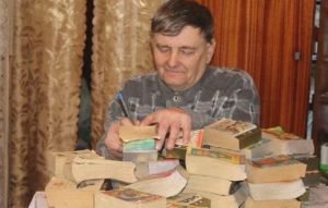 Пенсионер Иван Волошин пишет на календарях