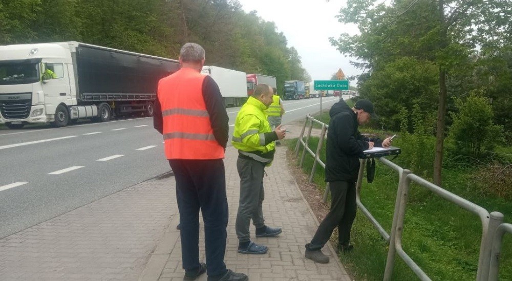 Ультиматум дальнобойщиков о блокировке дороги к переходу Корощин-Козловичи дал результаты Дальнобойщики собирают подписи Польша граница