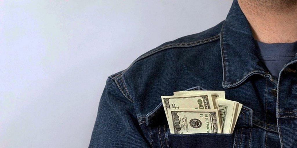 Подросток стал ходить в гости к другу и “разбогател” на крупную сумму