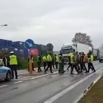 В Польше дальнобойщики протестуют на границе