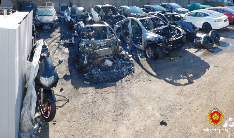 Дорогие авто сгорели
