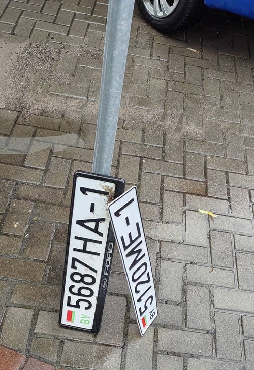 Найденные номера люди оставили на перекрёстке Гоголя-Маркса