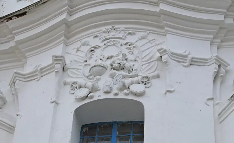 Необычное панно с военной атрибутикой