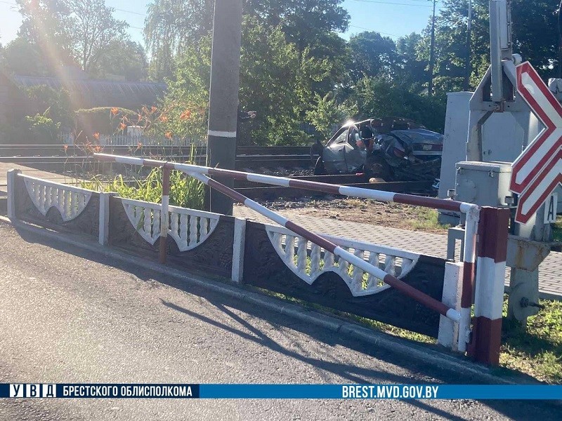 В Ганцевичах осудили водителя, чья машина столкнулась с поездом