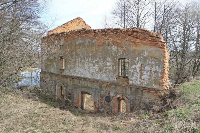 Руины водяной мельницы 1819 г. постройки