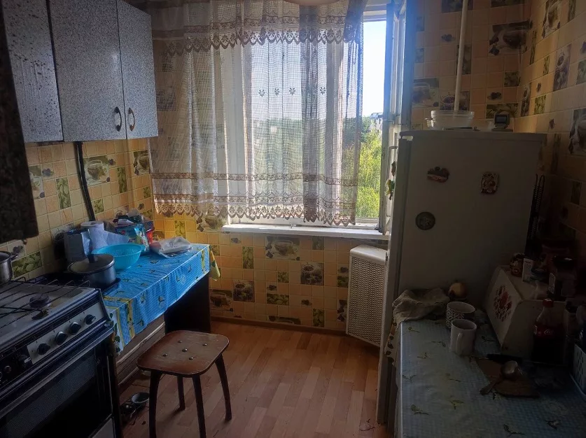 Окно, в которое была выброшена собака