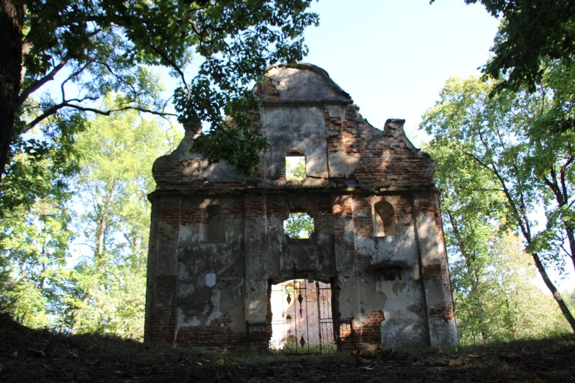 Райотдел культуры Дрогичине хочет законсервировать костёл Святого Духа Костёл Святого Духа в Дрогичинском районе у д. Язвины