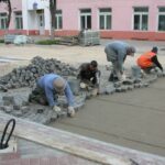 Укладывают брусчатку в Барановичах, 2010 год