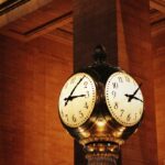 часы Европа переводит время