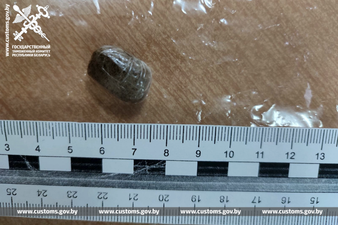 Мужчина хотел избавиться от наркотиков при пересечении границы в Бресте наркотики