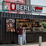 Кафе называется "Берлин"