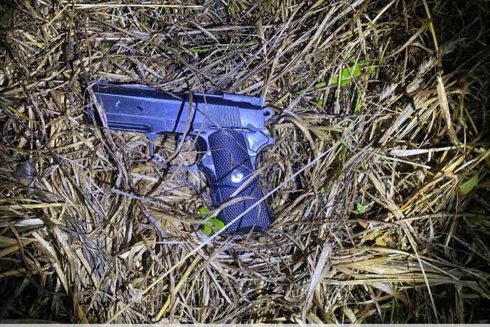 «Руки вверх»: парень в Столинском районе пошутил с пистолетом В Столине угрожал женщине пистолетом