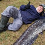 Рыбак Александр Казека поймал 40-килограммового сома в Нёмане