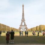 Туристы в Париже