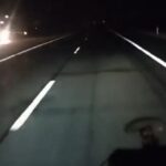 Свет фар на дороге