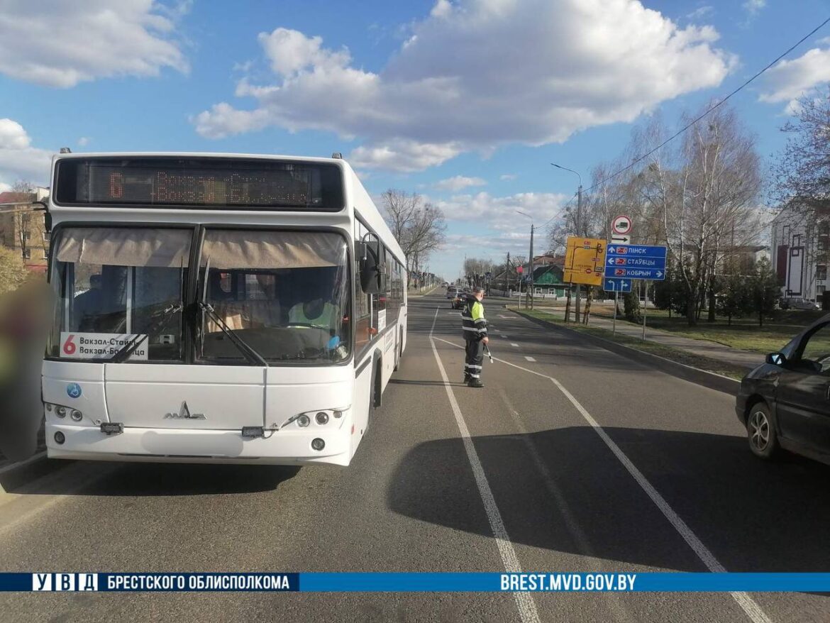 В Ивацевичах автобус сбил велосипедиста