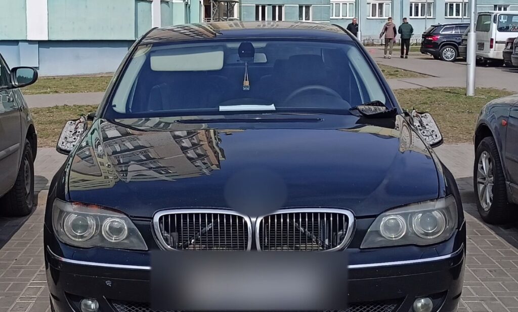 У БМВ оторваны зеркала