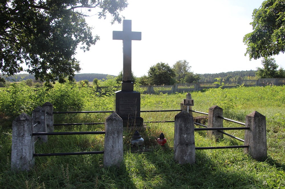 Крыж на магіле паўстанцаў у Косаве