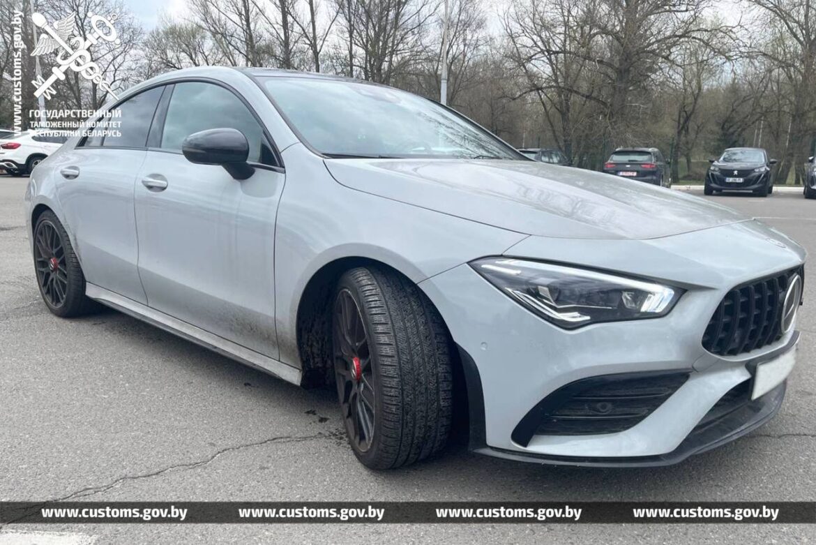 Мерседес задержали на границе