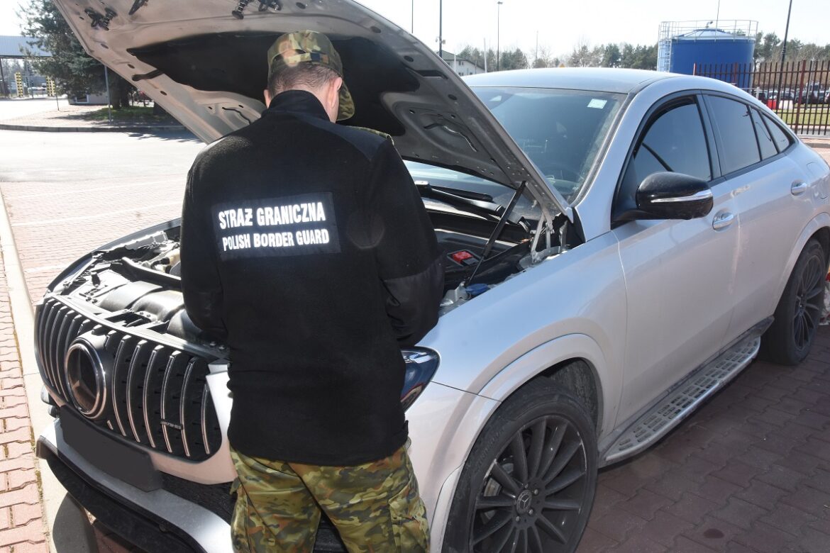 В Беларусь ехал угнанный в Италии дорогой Mercedes Угнанный в Италии Мерседес