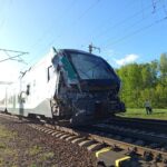 Поезд столкнулся с лесовозом