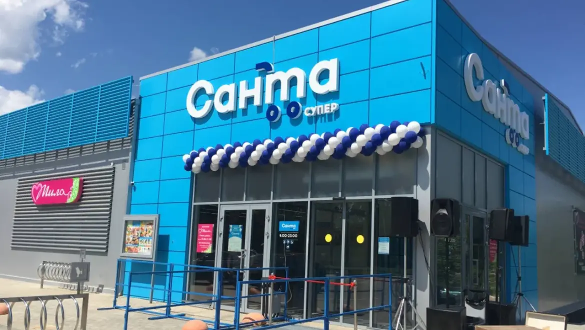 Фасад сети магазинов Санта в Толочине