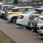 Такси во дворе