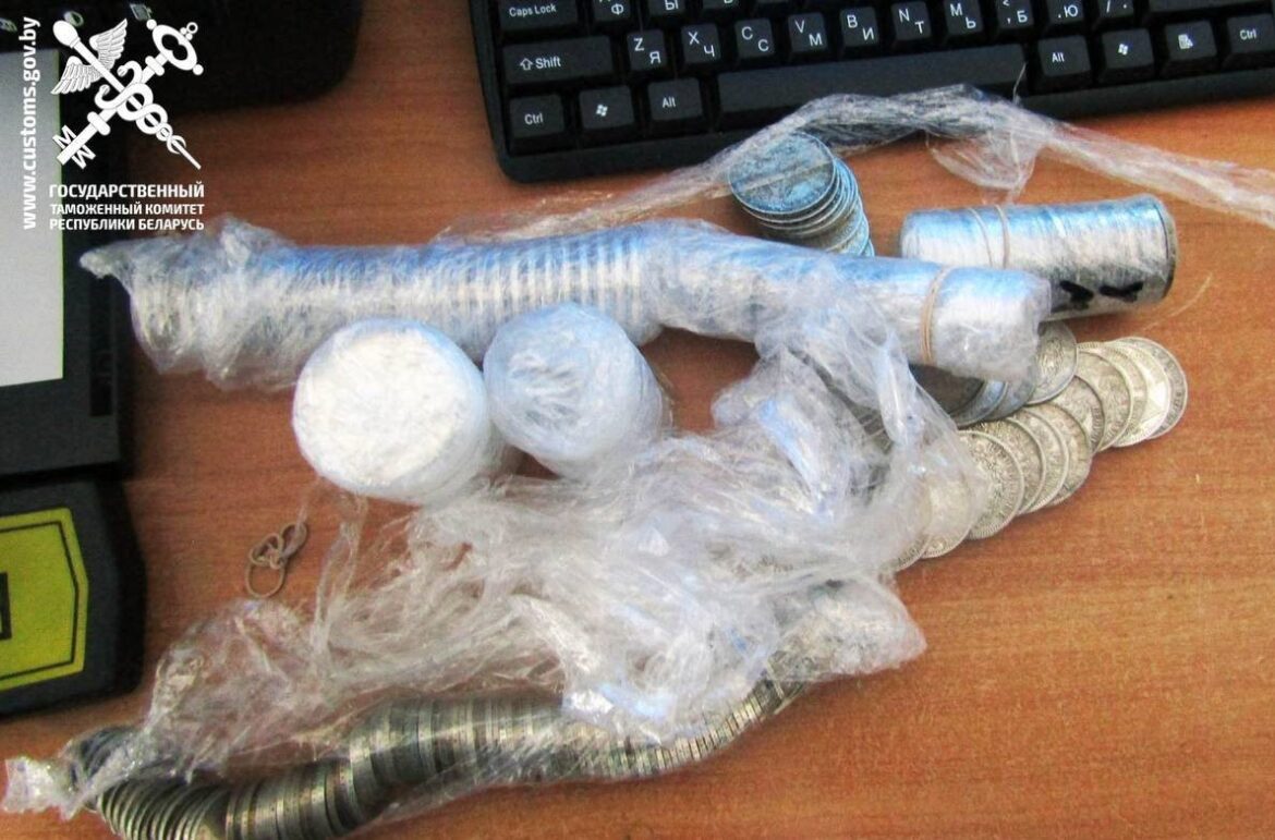 Пенсионерку-контрабандистку поймали на границе в Бресте серебряные монеты