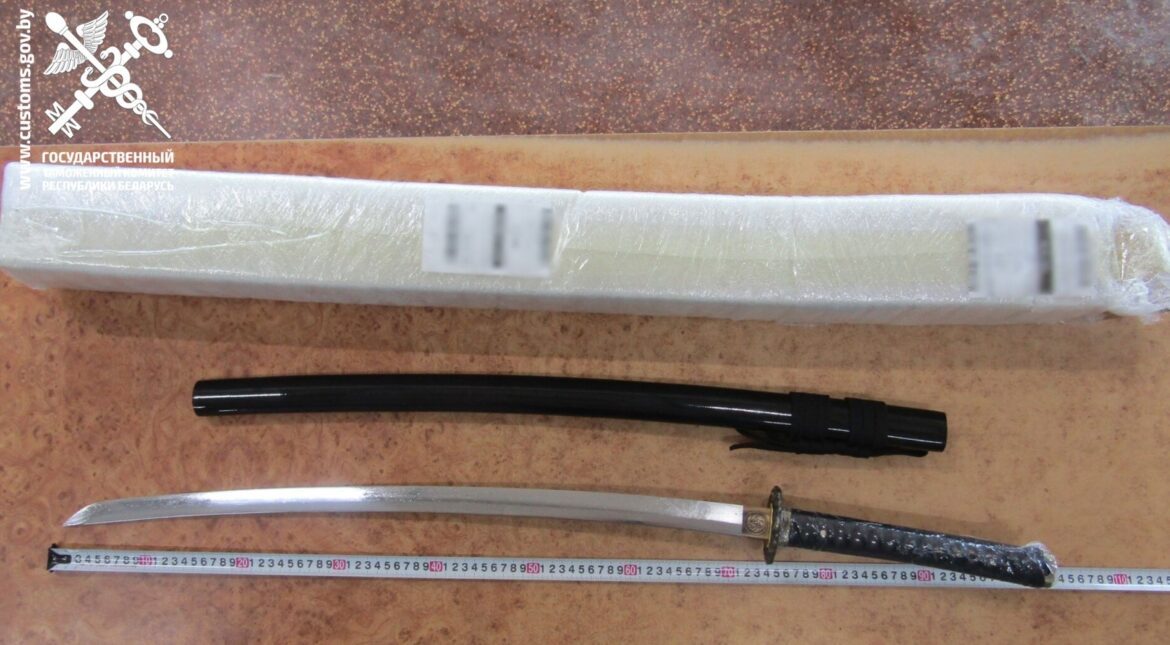 сабли, мечи в почтовой упаковке