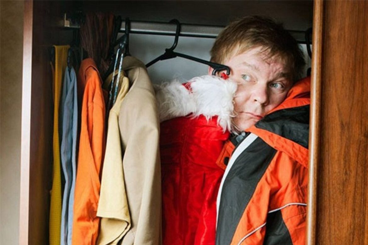 должник в шкафу