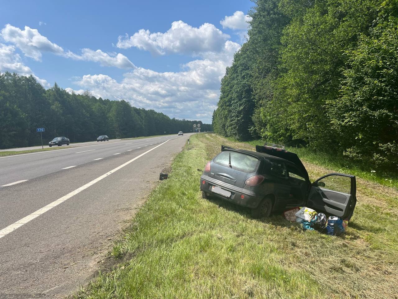 В машине открылся капот на ходу