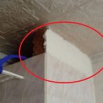 Два кирпича держат печку со второго этажа