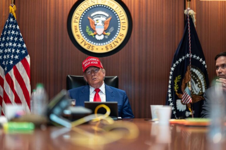 Трамп во время бомбёжки Ирана