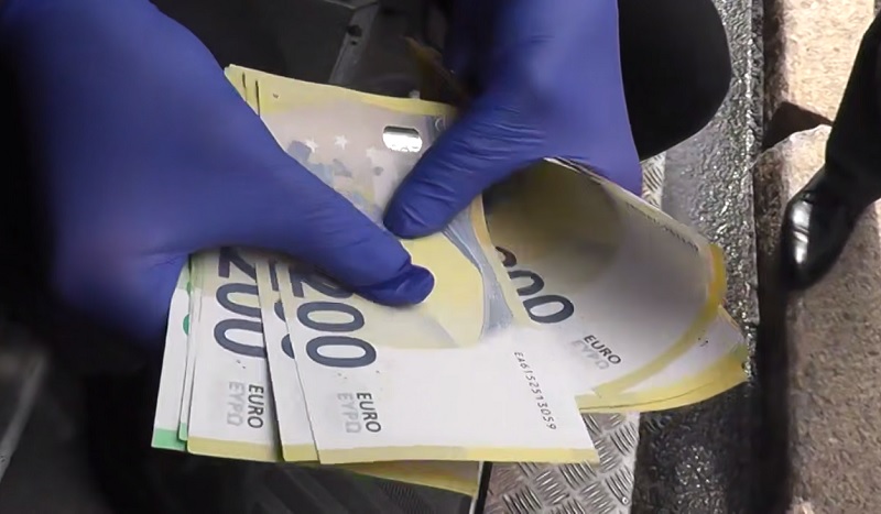 У задержанных находили деньги