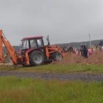 На кладбище в Бресте людей хоронят трактором