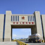 выборочно проверяет машины