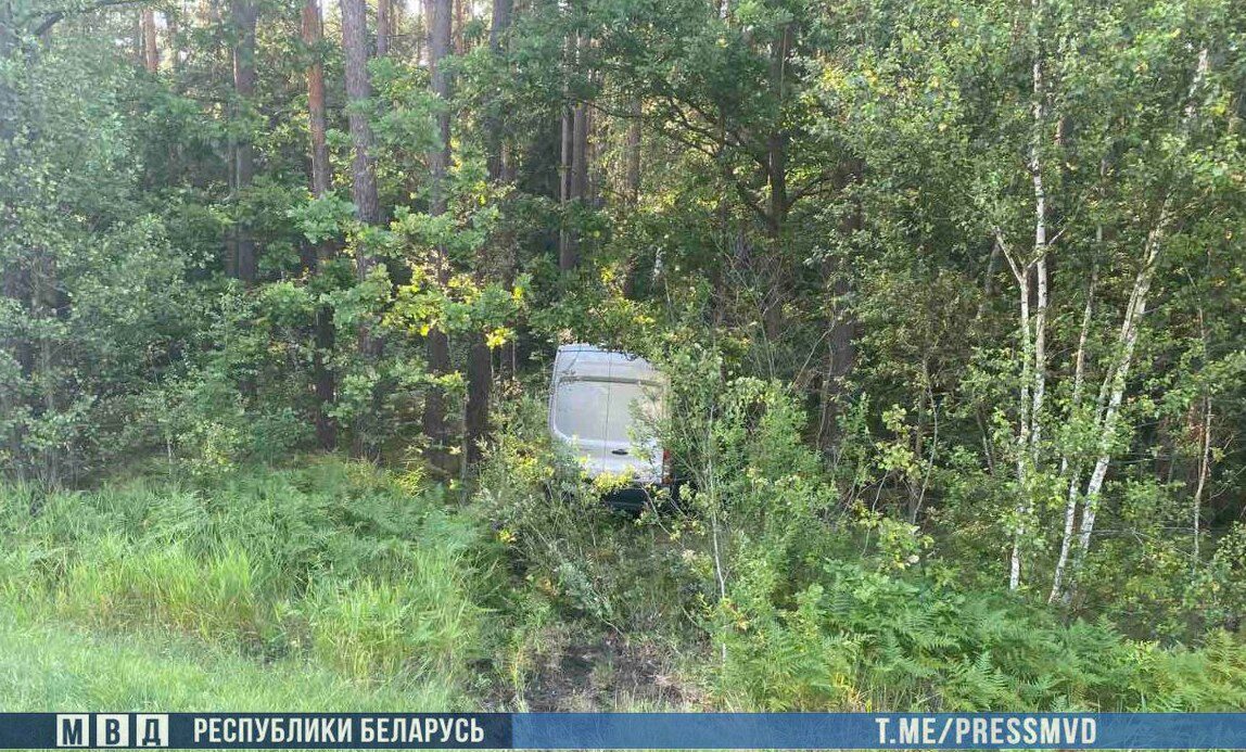 После столкновения бус выехал в кювет