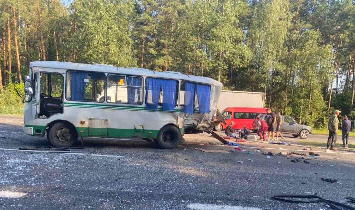 ДТП с автобусом на М1 в Берёзовском районе
