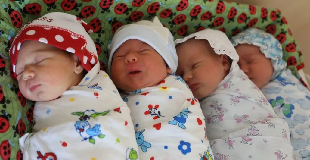 Выплаты за детей растут, но беларусы не хотят повышать рождаемость младенцы