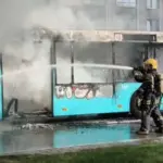 Автобус горит в Петербурге