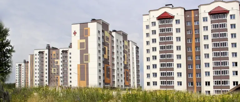 Панорамный вид на жилые дома микрорайона «Жемчужный» в Пинске