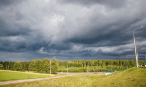 Грозовые облака над белорусской трассой