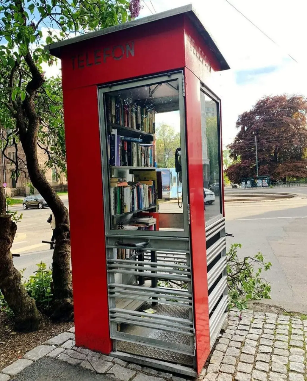 Сотни телефонных будок в Норвегии переделаны для обмена книгами