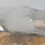 обломки самолета и пожар