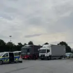 фуры стоят на стоянке