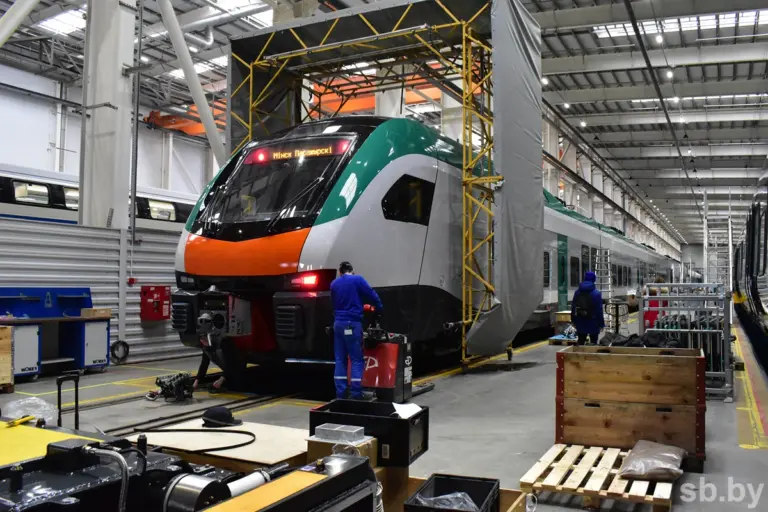 поезд Stadler