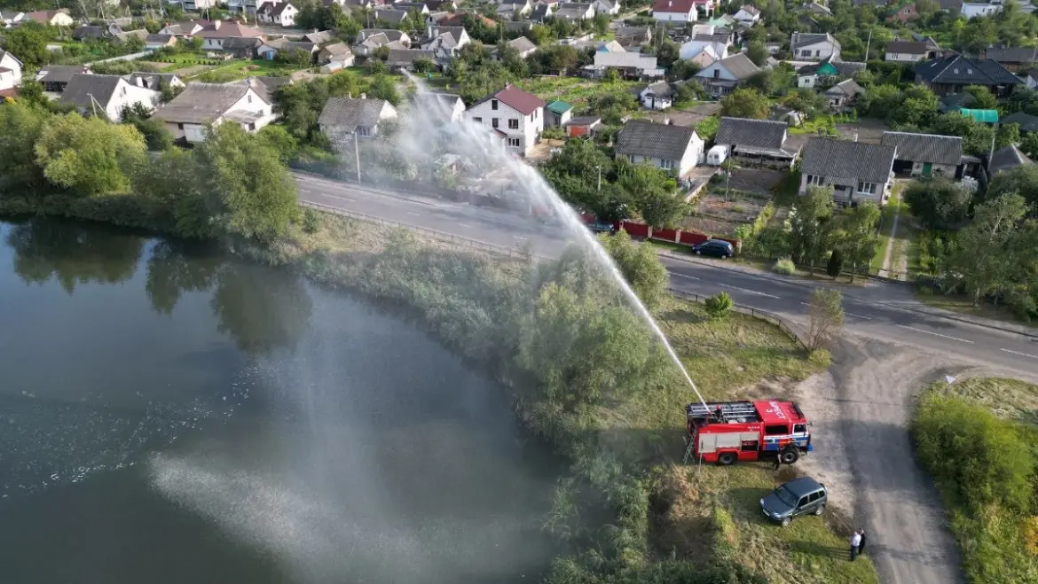 Спасают рыбу