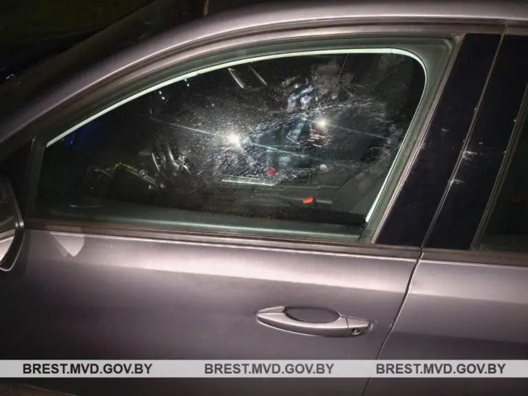 фото побитого автомобиля